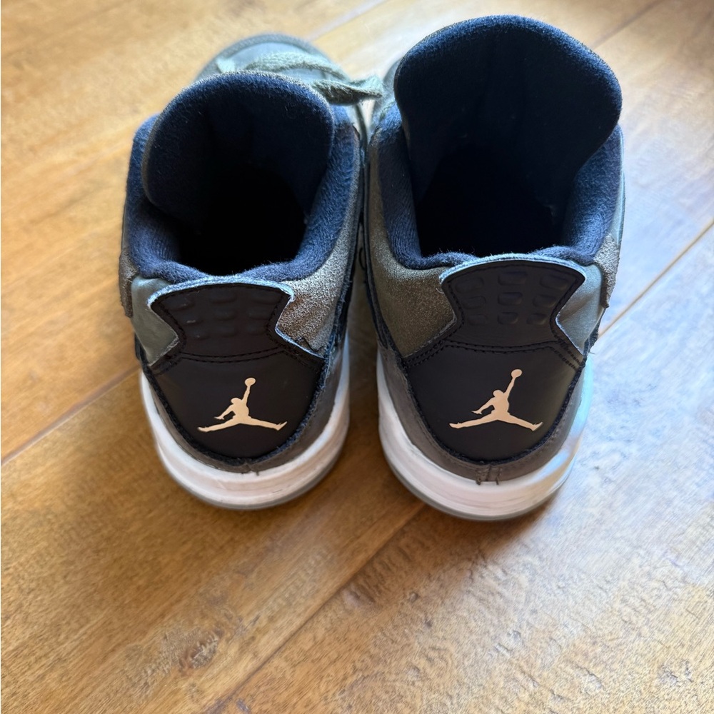 Jordan 4 Olive Green Kids Shoes - Picture 3 of 7